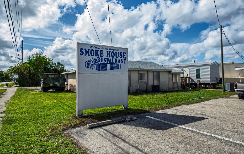 More Photos Of 415 Cooper St, Punta Gorda Flex For Sale