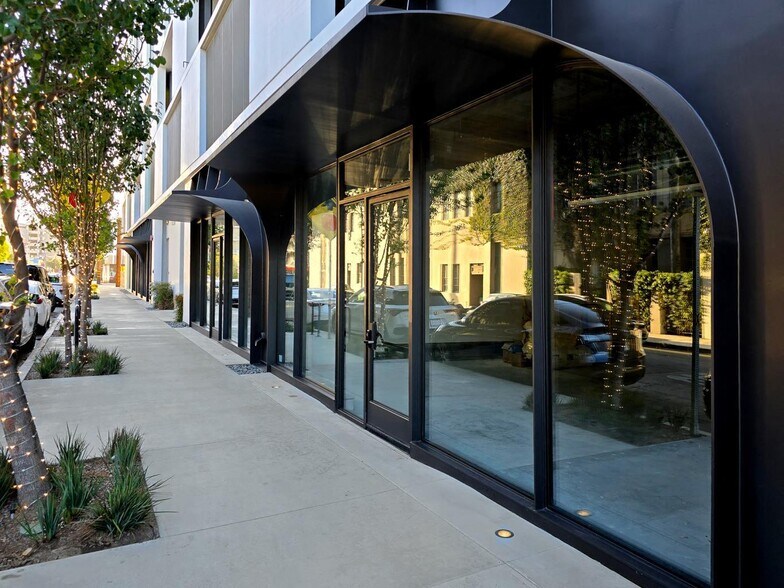 More Photos Of 7007 Romaine St, Los Angeles Office For Lease