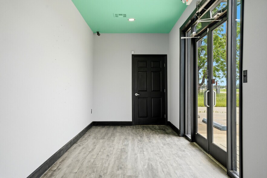 More Photos Of 1213 Culwell Dr, Warner Storefront For Sale