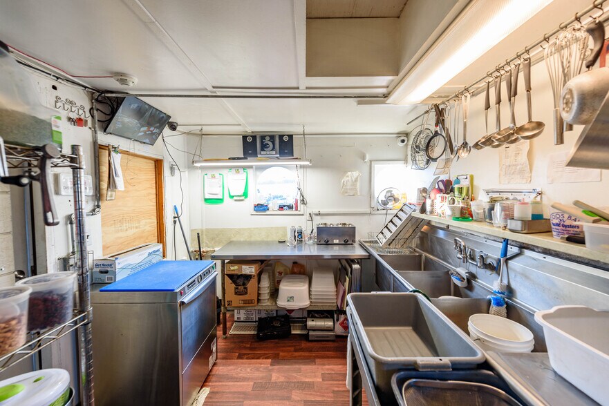 More Photos Of 102 Hall Ave, Coos Bay Restaurant For Sale