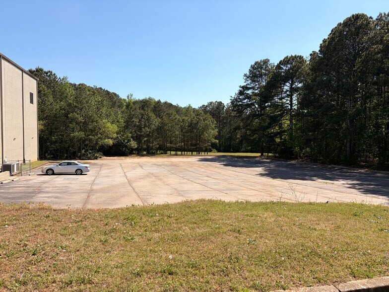 More Photos Of 1151 Flat Shoals Rd SE, Conyers Light Distribution For Lease