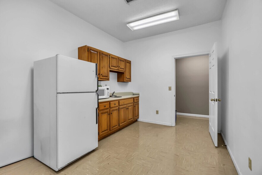 More Photos Of 5 Industrial Park Dr, Hendersonville Freestanding For Sale