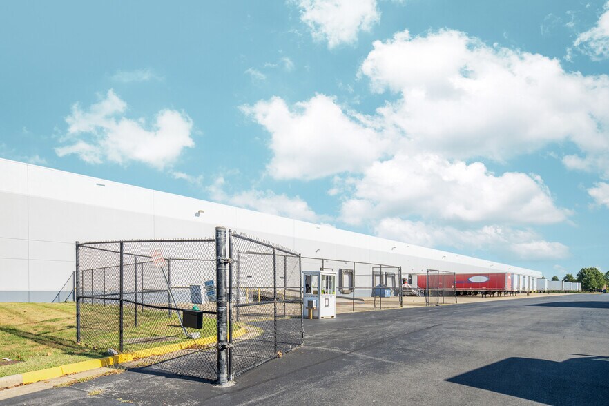 More Photos Of 255 Fort Collier Rd, Winchester Warehouse For Lease