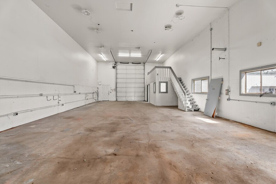 More Photos Of 180 Weyerhaeuser Dr N, Roseburg Warehouse For Sale