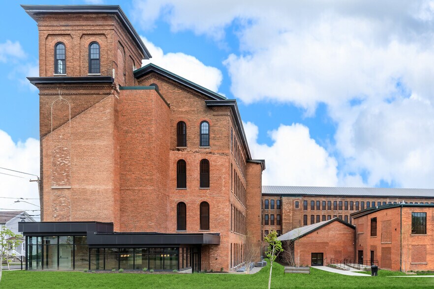 More Photos Of 811-827 Court St, Utica Apartments For Lease