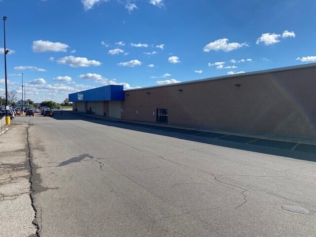 More Photos Of 2063 W 4th St, Mansfield Freestanding For Lease