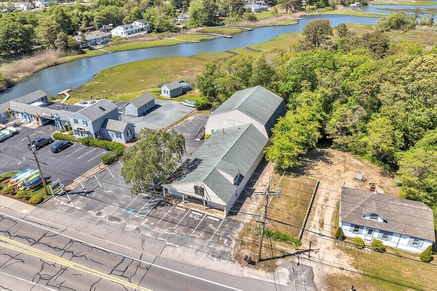 More Photos Of 28 Main St, Dennis Port Freestanding For Sale