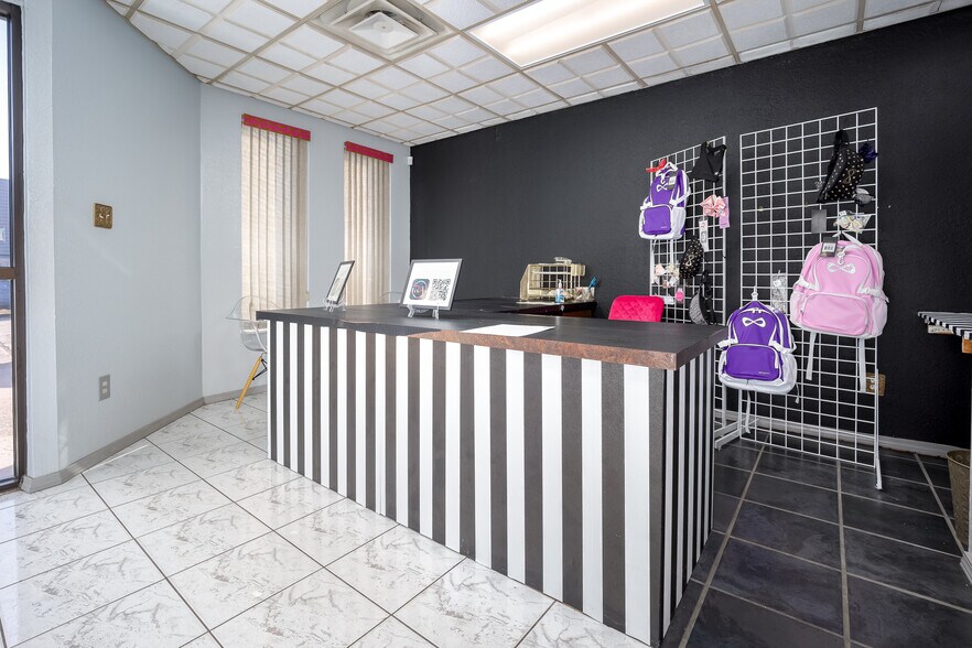 More Photos Of 3152 Broce Dr, Norman Light Manufacturing For Lease