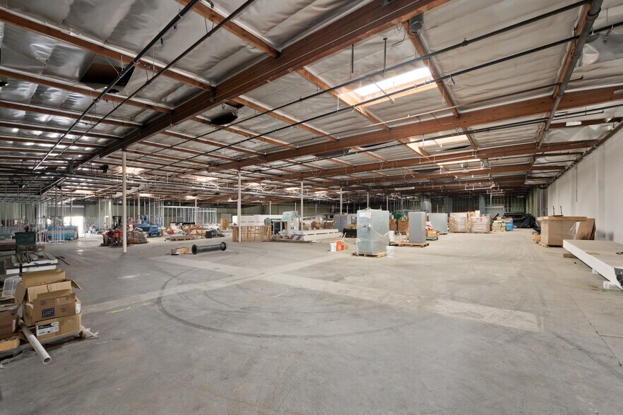 More Photos Of 4916 Cecilia St, Cudahy Warehouse For Sale