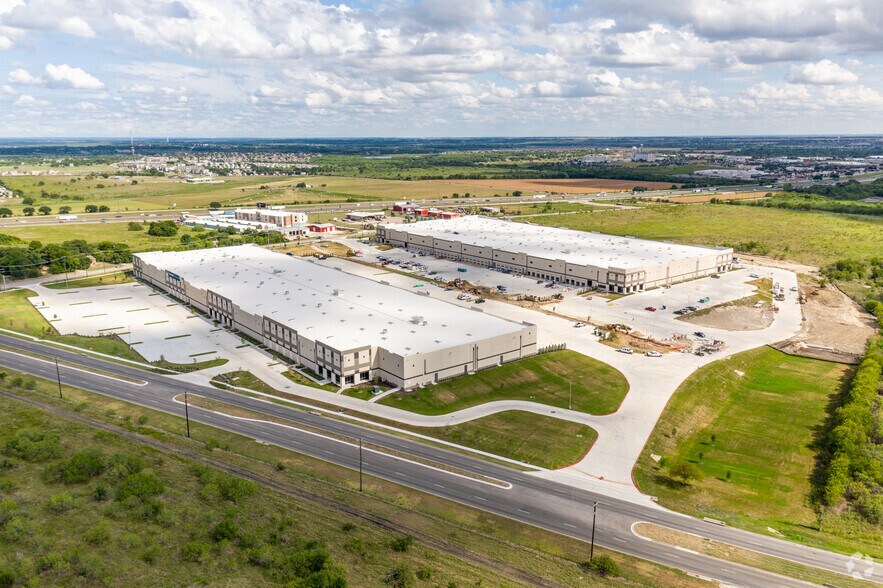 More Photos Of 1980 Kohlers Crossing, Kyle Warehouse For Lease
