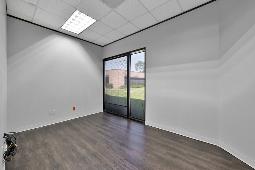 More Photos Of 25307 I-45, Spring Medical For Lease