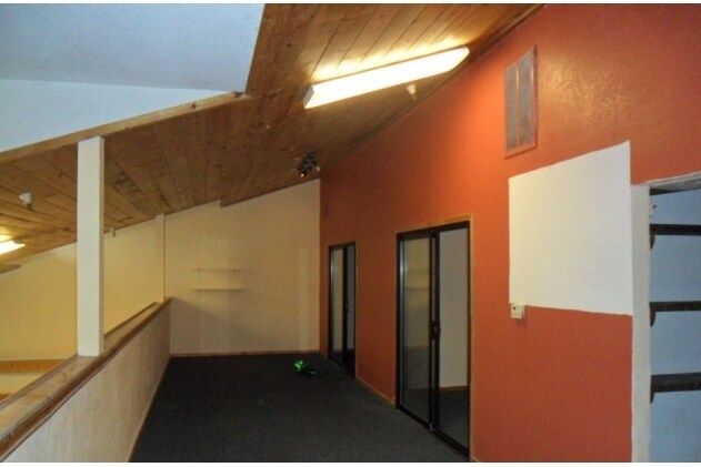 More Photos Of 3971 Durock Rd, Shingle Springs Showroom For Lease