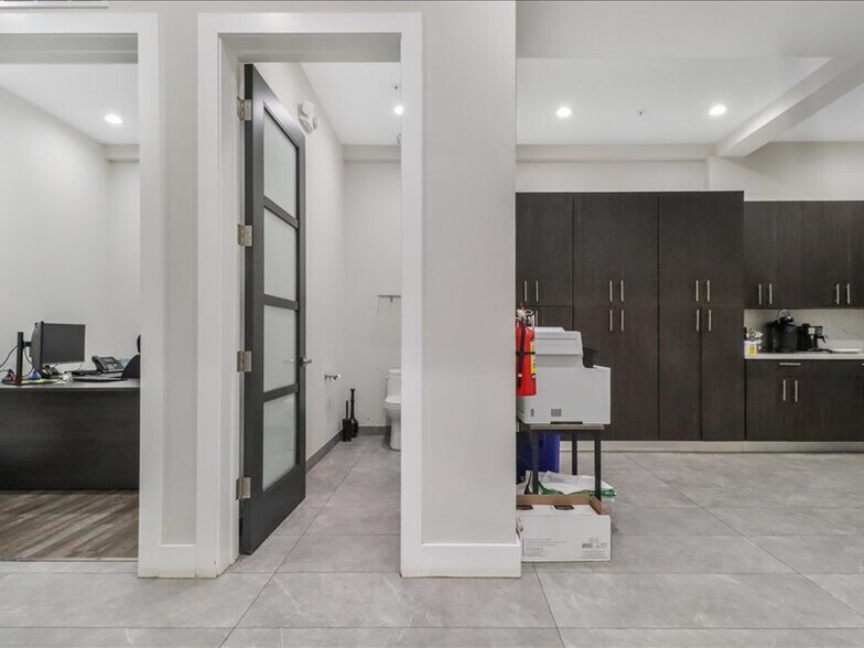 More Photos Of 73 SW 12th Ave, Dania Beach Warehouse For Sale