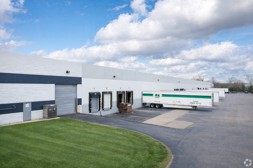 More Photos Of 185-215 S Pioneer Blvd, Springboro Warehouse For Lease