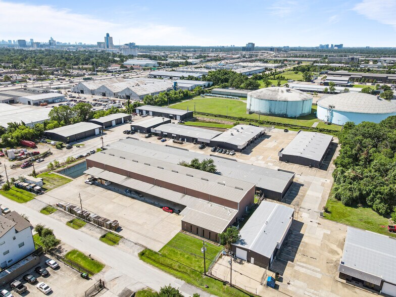 More Photos Of 1500 Brittmoore Rd, Houston Warehouse For Lease