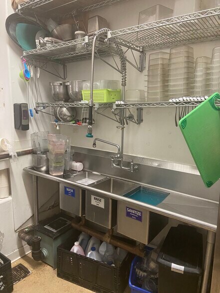 More Photos Of 1745 W Division St, Chicago Storefront For Lease