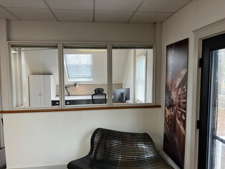 More Photos Of 9 Hale Spring Rd, Plaistow Manufacturing For Lease