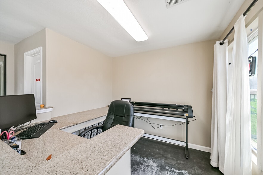 More Photos Of 2466 W Highway 6, Alvin Office Residential For Sale