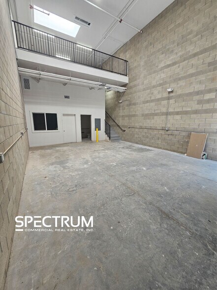 More Photos Of 10505 Glenoaks Blvd, Pacoima Industrial For Lease