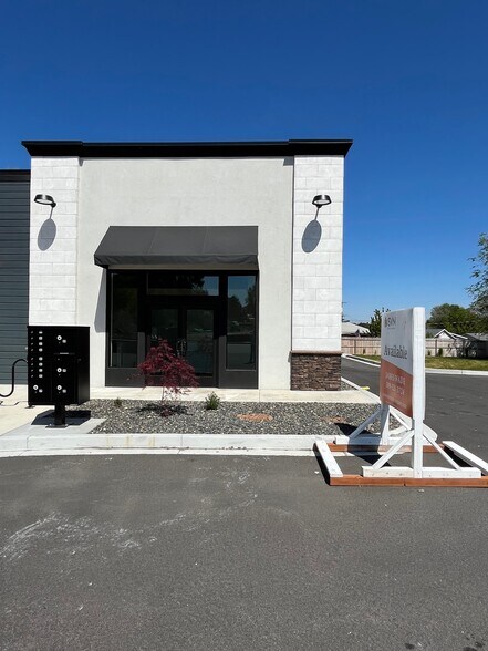 More Photos Of 4330 Van Giesen St, West Richland Storefront For Lease