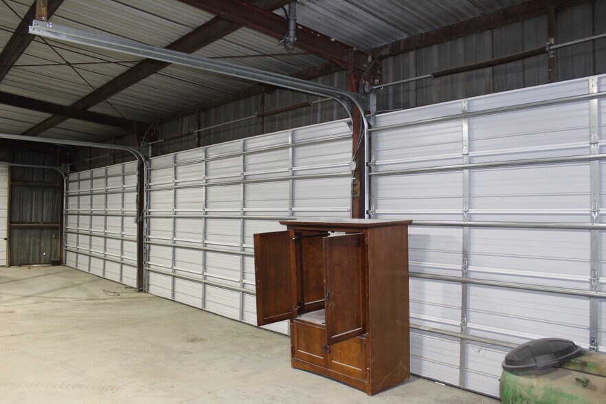 More Photos Of 1401 Black River Industrial Park Rd, Poplar Bluff Flex For Sale