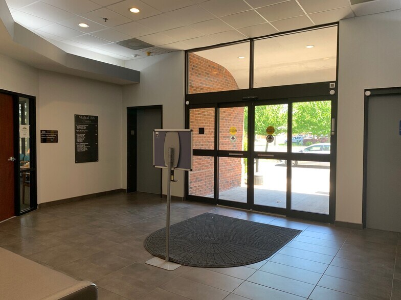 More Photos Of 1101 First Colonial Rd, Virginia Beach Medical For Lease