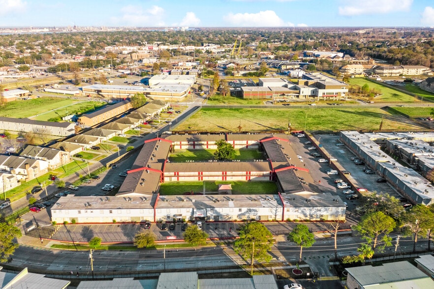 Primary Photo Of 3300 Garden Oaks Dr, New Orleans Apartments For Sale