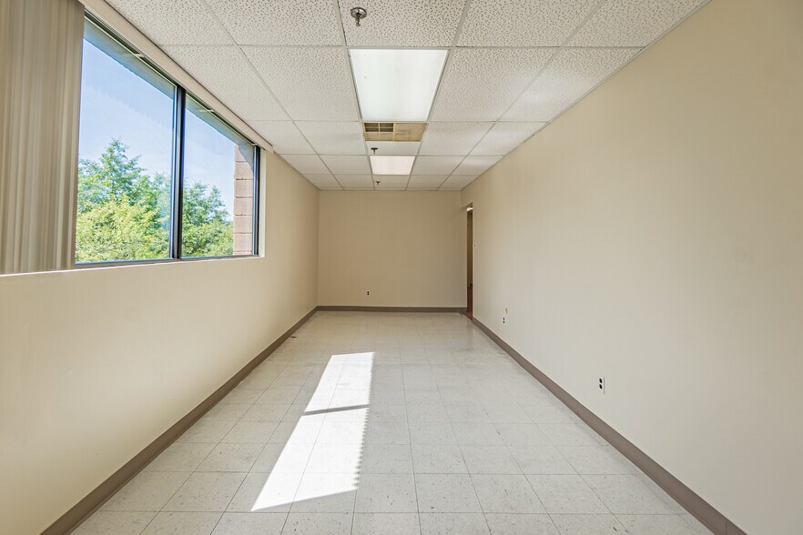 More Photos Of 35-37 Progress St, Edison Medical For Sale