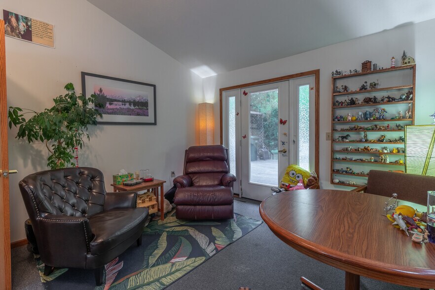 More Photos Of 375 N McClellan Ave, Marquette Office For Sale