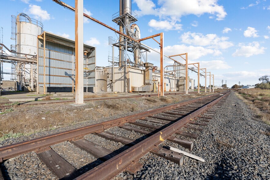 More Photos Of 405 Hoosier, Stanfield Food Processing For Lease