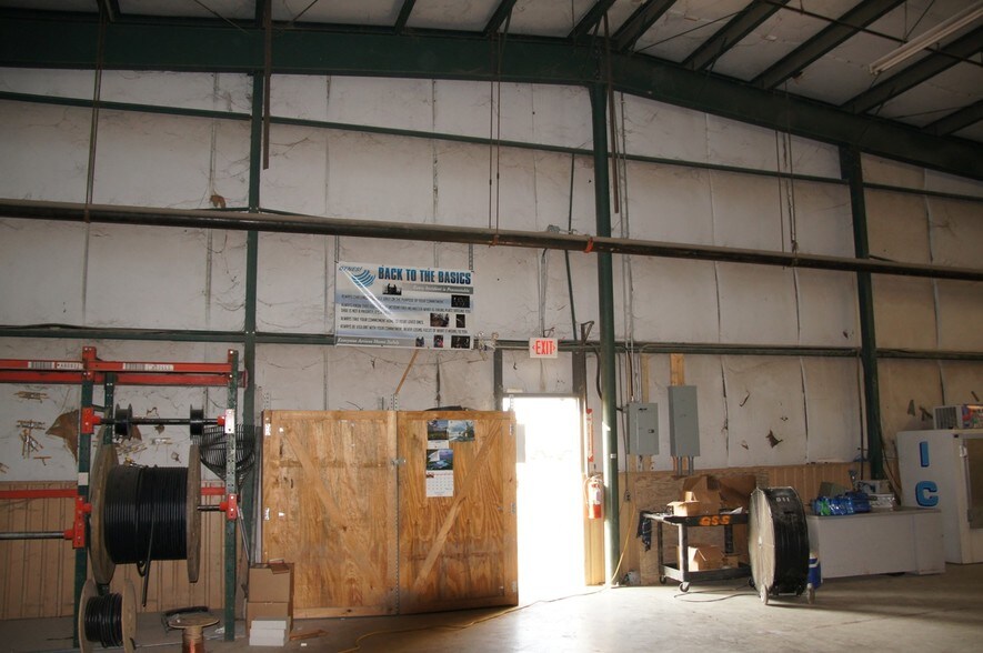 More Photos Of 1301 East Ave, Carrizo Springs Warehouse For Lease
