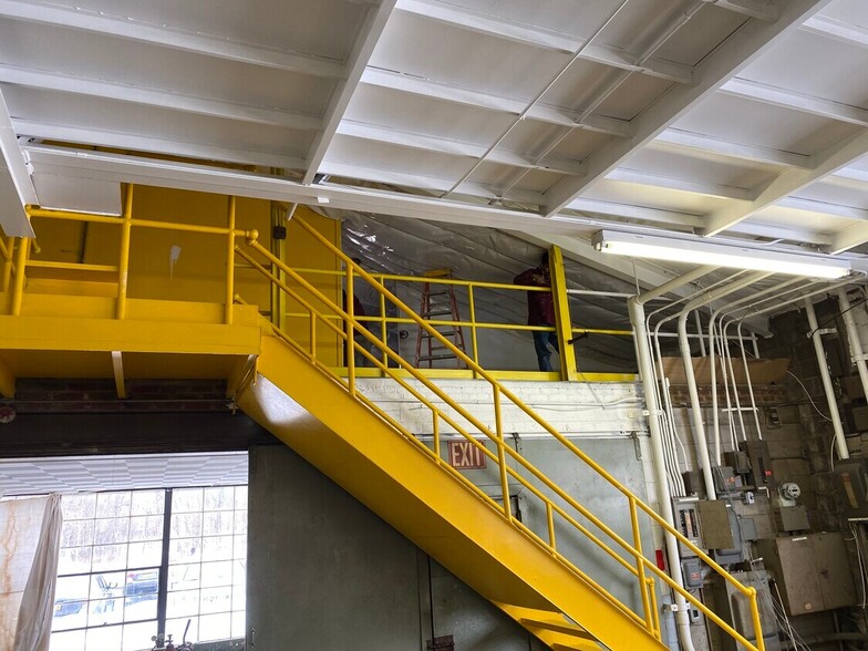 More Photos Of 885 Wickham Ave, Mattituck Warehouse For Lease