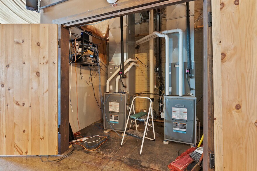 More Photos Of 1133 Indiana Ave, Sheboygan Storefront Retail Office For Lease