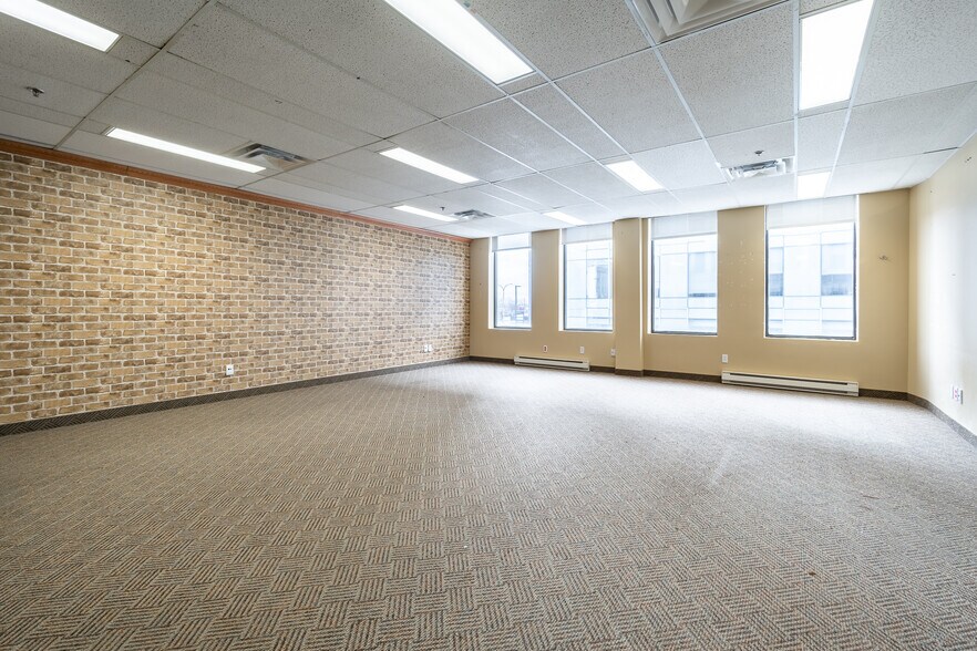 More Photos Of 3131 Boul Saint-Martin O, Laval Office For Lease