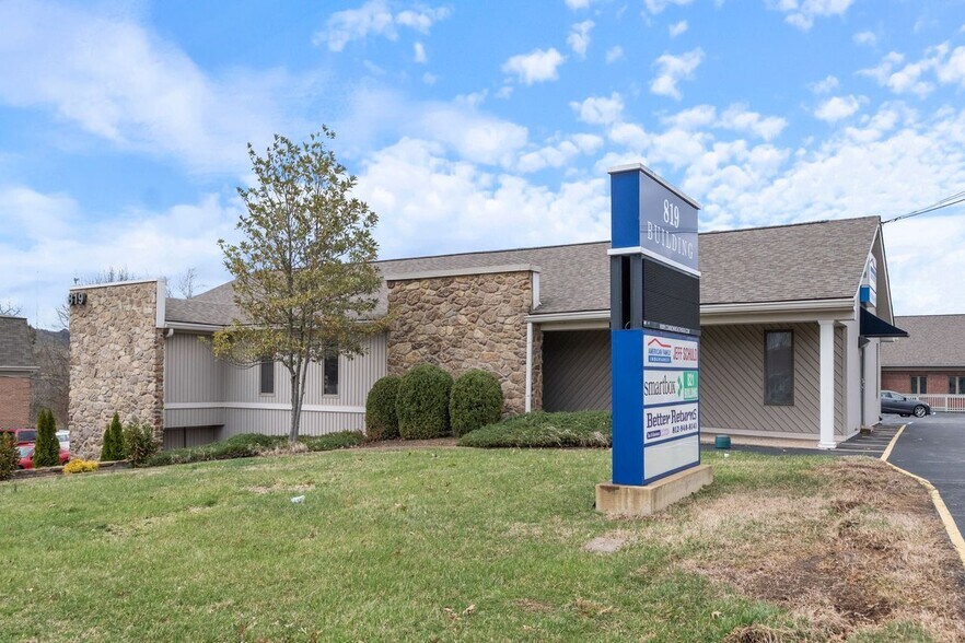 More Photos Of 819 Mt Tabor Rd, New Albany Office For Sale