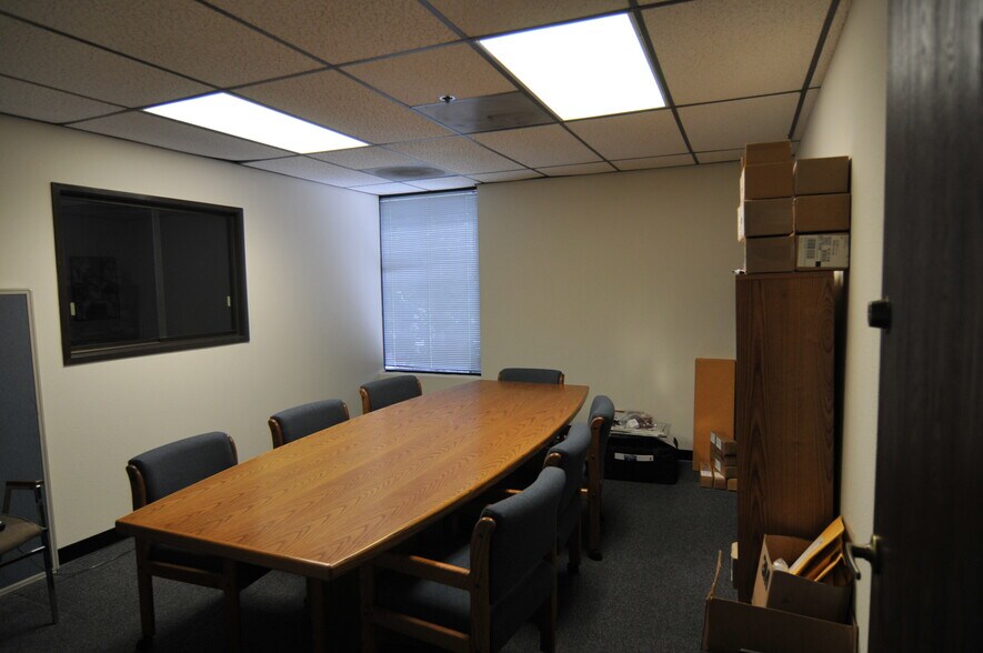 More Photos Of 9301 Jordan Ave, Chatsworth Warehouse For Lease