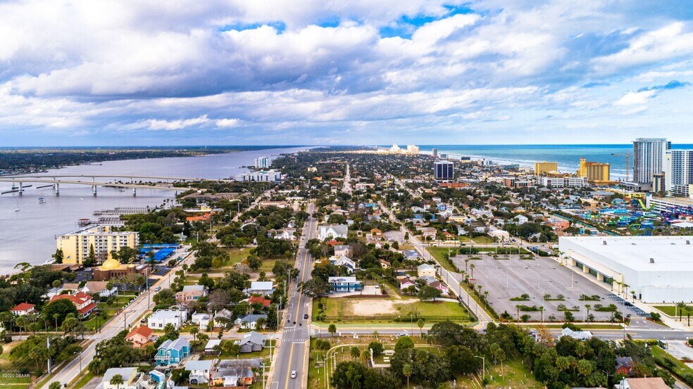 More Photos Of 112 N Peninsula Dr, Daytona Beach Apartments For Sale