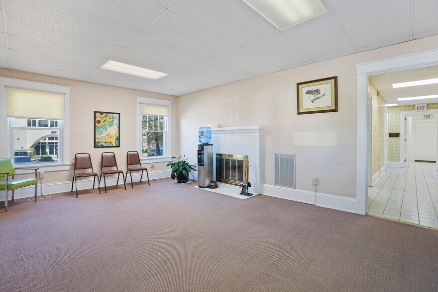More Photos Of 611 Carthage St, Sanford Medical For Lease