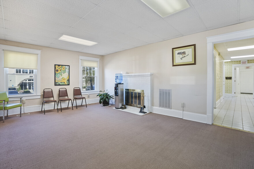 More Photos Of 611 Carthage St, Sanford Medical For Sale