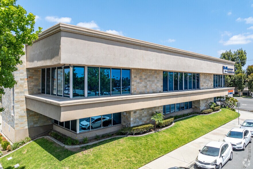 More Photos Of 600 N Tustin Ave, Santa Ana Office For Lease