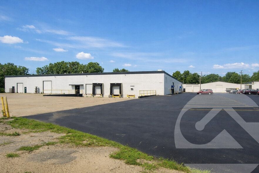 More Photos Of 1955 Stephenson Hwy, Troy Manufacturing For Sale