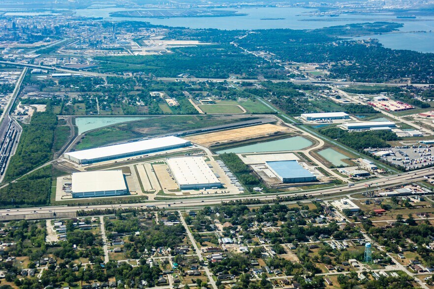 More Photos Of 2700 East Fwy, Baytown Unknown For Lease