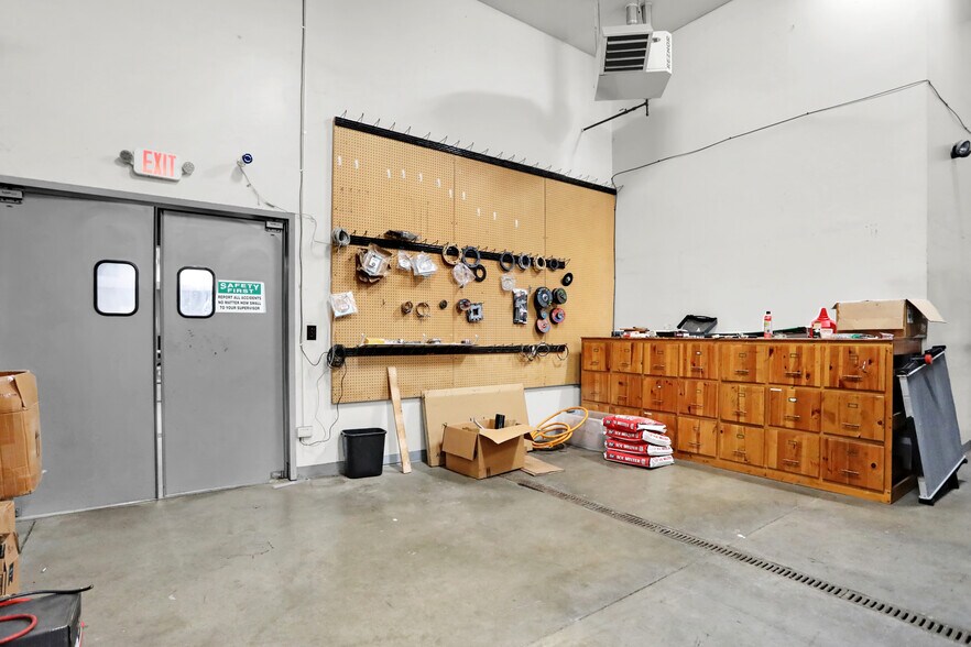 More Photos Of 1116 W County Road 450 N, Brazil Truck Terminal For Lease