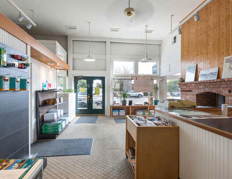 More Photos Of 625 Tyler St, Port Townsend General Retail For Sale