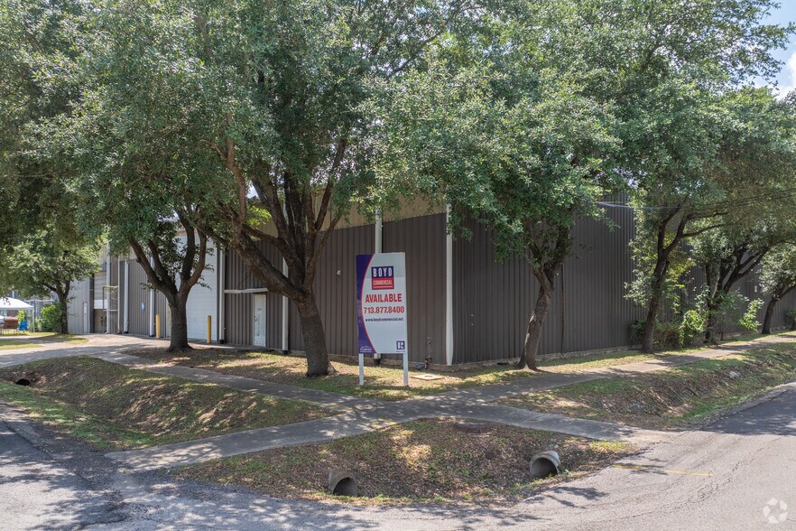 More Photos Of 6501 Goforth St, Houston Warehouse For Lease
