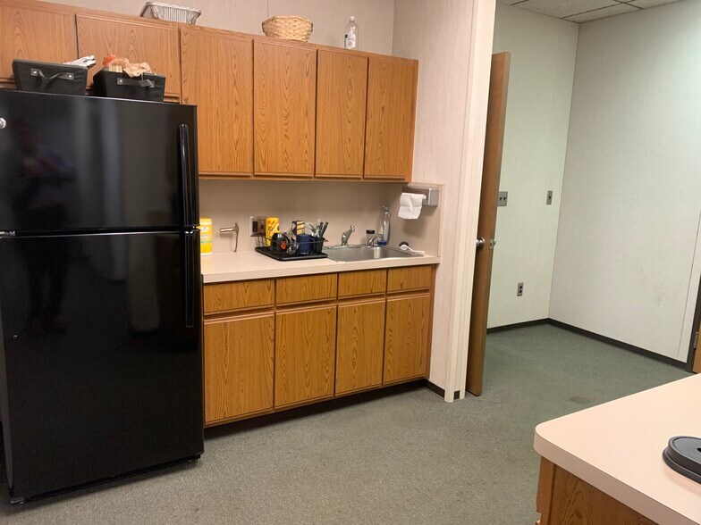 More Photos Of 6633 Diplomat Dr, Sterling Heights Manufacturing For Lease