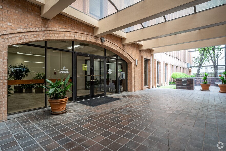 More Photos Of 4151 Southwest Fwy, Houston Office For Lease