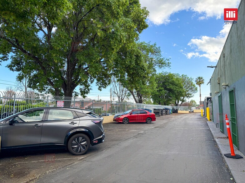 More Photos Of 9050-9070 Van Nuys Blvd, Panorama City Storefront For Lease