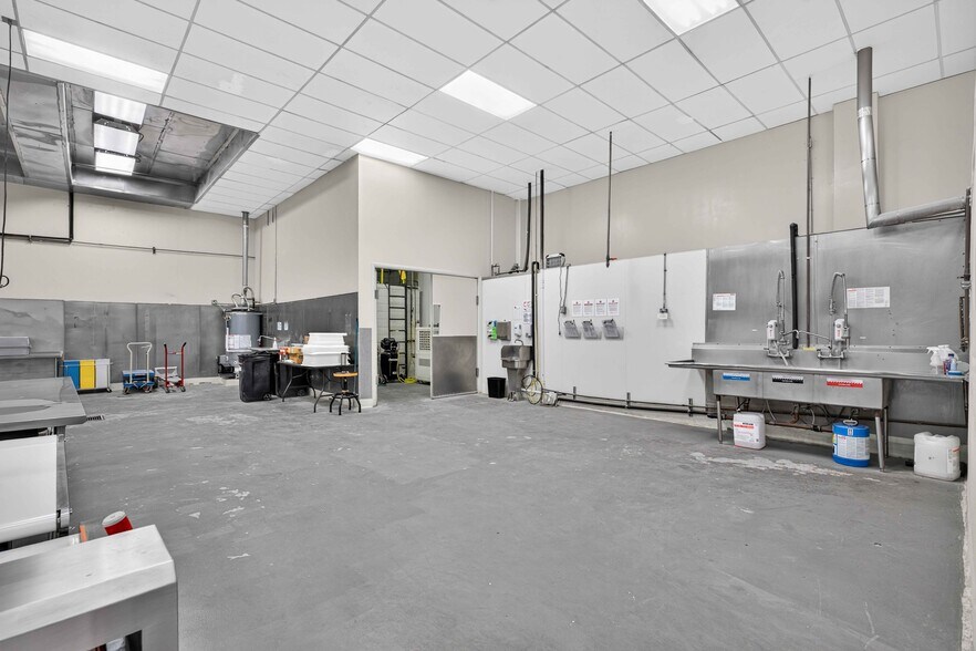 More Photos Of 12220 Rivera Rd, Whittier Warehouse For Lease