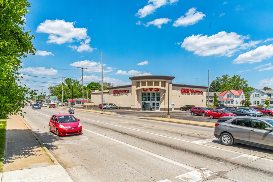 More Photos Of 100 N Detroit St, Warsaw Drugstore For Sale
